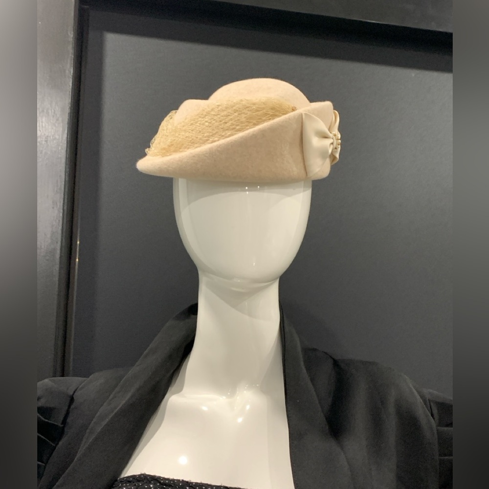 Vintage Style 100% Wool Cream Pillbox Hat with Birdcage Veil & Bow - Size M